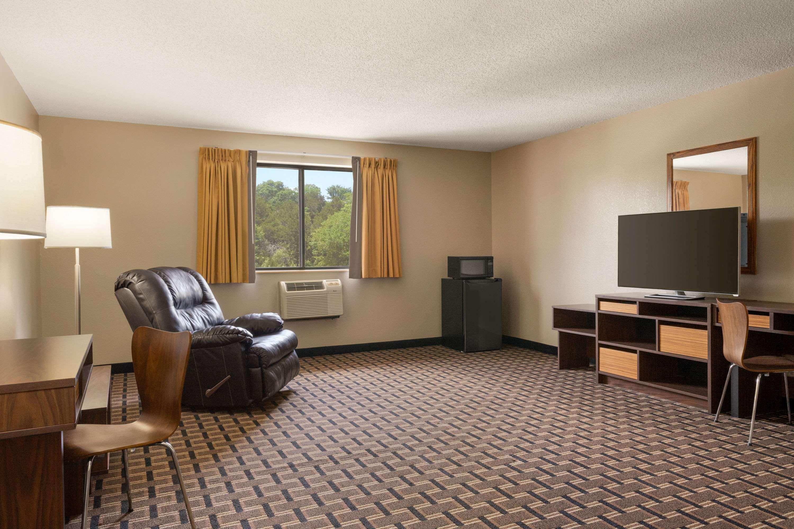 Hotel Super 8 By Wyndham 3*